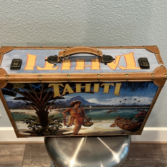 Vintage Tahiti Themed Suitcase - Picture 3 of 4